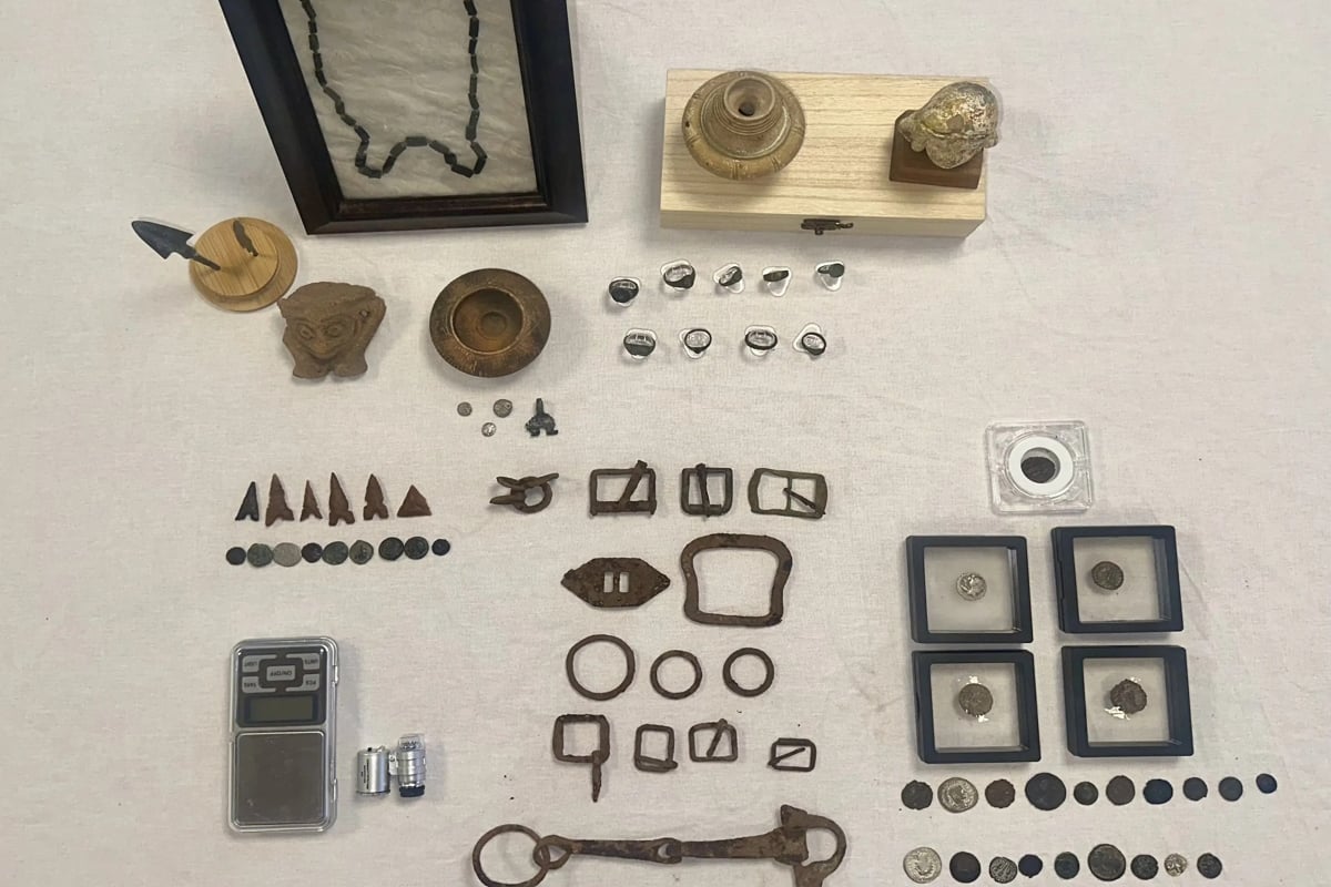 56χρονος συνελήφθη για εισαγωγή αρχαίων αντικειμένων από το εξωτερικό στην Αθήνα και πώλησή τους μέσω social media