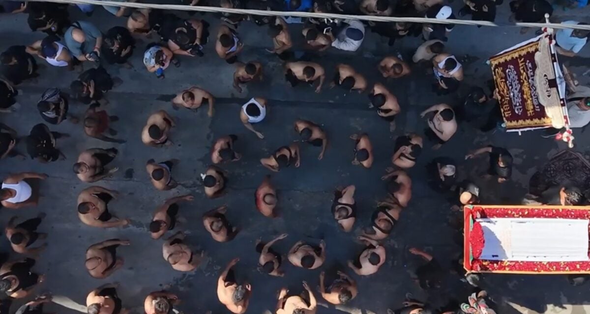 Ασούρα: Το σκληρό έθιμο του αυτομαστιγώματος των Σιιτών μουσουλμάνων στον Πειραιά