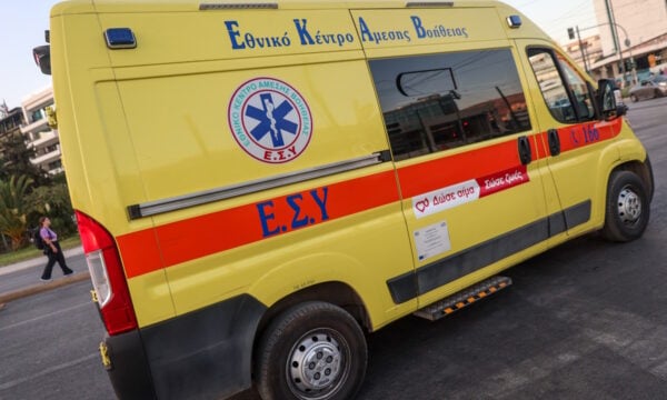 Ρέθυμνο: 22χρονη έπεσε από τον 2ο όροφο πολυκατοικίας – Νοσηλεύεται τραυματισμένη στο νοσοκομείο