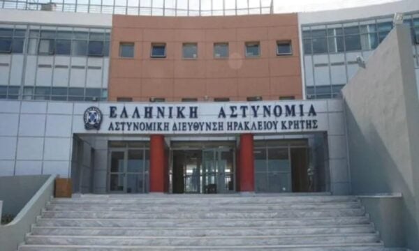 Ηράκλειο: Νεκρή η 34χρονη που πέταξε το νεογέννητο βρέφος της στα σκουπίδια – Βρέθηκε χωρίς τις αισθήσεις της στο Αστυνομικό Μέγαρο