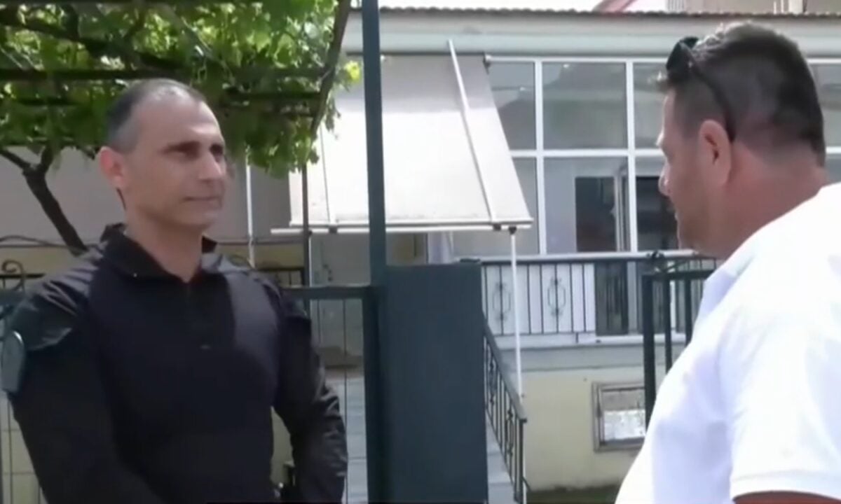 Γιαννιτσά: Αστυνομικός εκτός καθήκοντος διέσωσε δύο αδέλφια από πυρκαγιά στο σπίτι τους