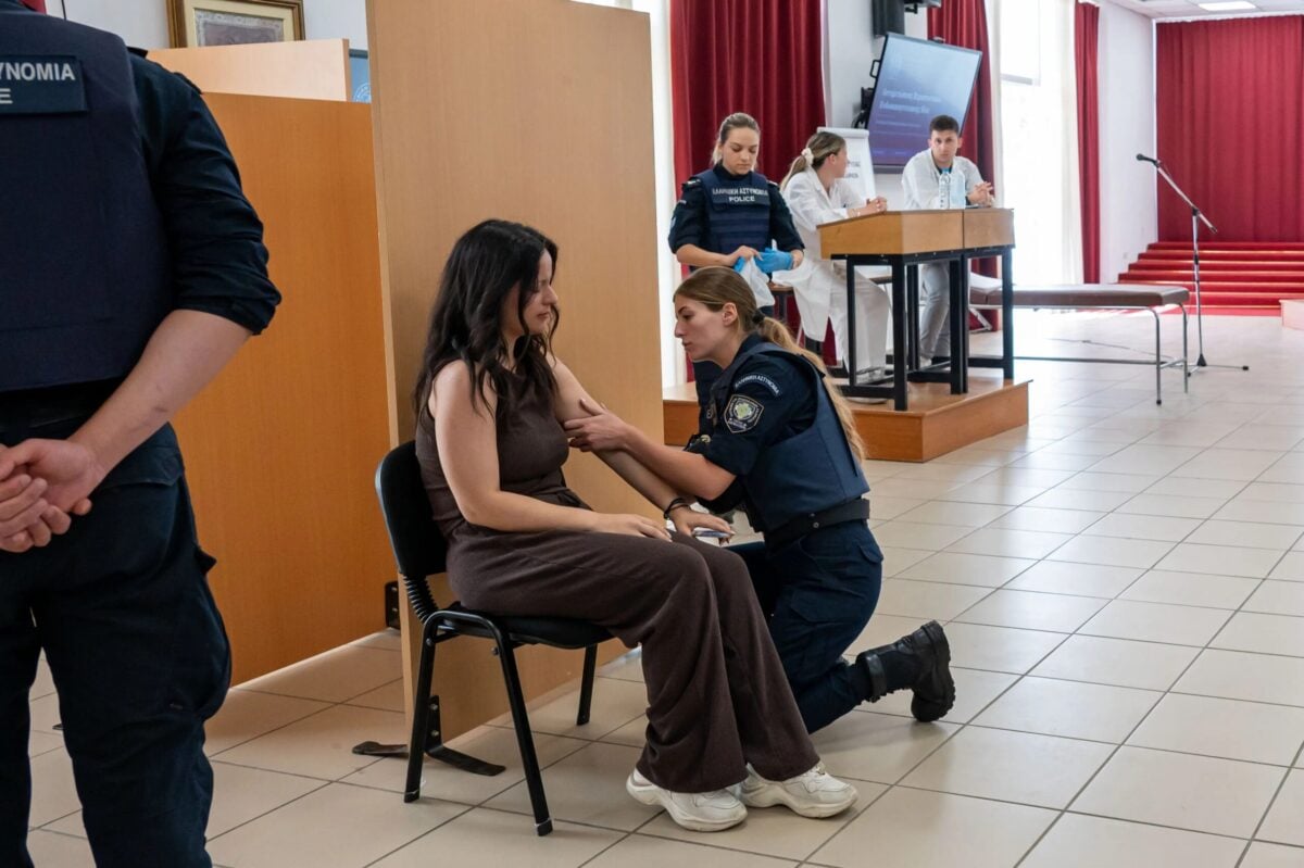 Άσκηση αντιμετώπισης περιστατικού ενδοοικογενειακής βίας στη Σχολή Αξιωματικών της ΕΛΑΣ παρουσία Χρυσοχοΐδη 15 Άσκηση αντιμετώπισης περιστατικού ενδοοικογενειακής βίας στη Σχολή Αξιωματικών της ΕΛΑΣ παρουσία Χρυσοχοΐδη