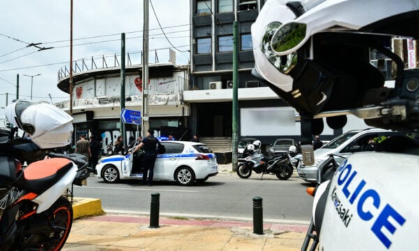 Περιστέρι: Συνελήφθησαν 7 ανήλικοι, βρέθηκαν στην κατοχή τους μαχαίρια και σιδερογροθιά
