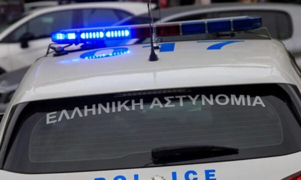 Χανιά: Ο σύντροφός της και η μάνα του τη χτύπησαν με μπουνιές μπροστά στα παιδιά της