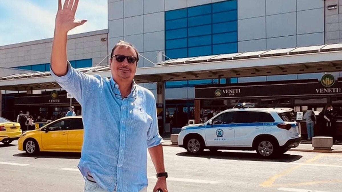 Αταμάν: «Ευχαριστώ τον αδερφό ελληνικό λαό για την αγάπη και την υποστήριξη» από το αεροδρόμιο 1 Αταμάν: «Ευχαριστώ τον αδερφό ελληνικό λαό για την αγάπη και την υποστήριξη» από το αεροδρόμιο