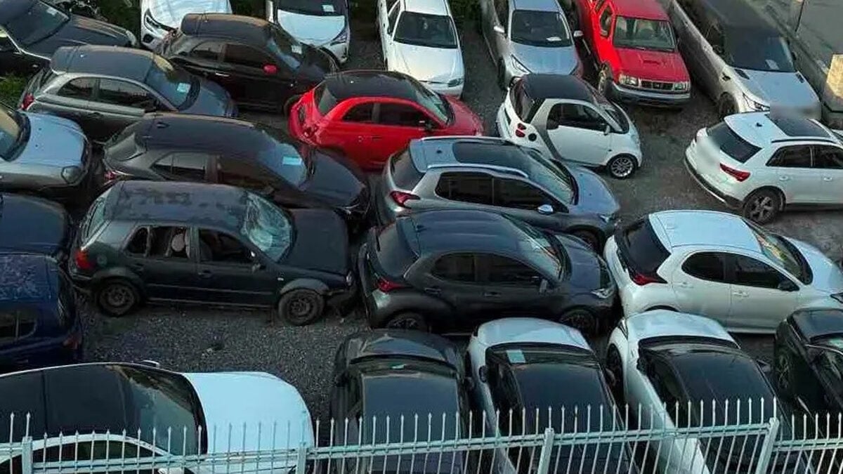 Εξαρθρώθηκε κύκλωμα στην Αττική που έκλεβε αυτοκίνητα, τα παραποιούσε και τα μεταπωλούσε με λεία άνω του 1.000.000 ευρώ 4 Εξαρθρώθηκε κύκλωμα στην Αττική που έκλεβε αυτοκίνητα, τα παραποιούσε και τα μεταπωλούσε με λεία άνω του 1.000.000 ευρώ
