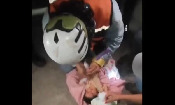 Βενεζουέλα: Νεογέννητο 18 ημερών σώθηκε στα ερείπια χάρη στο κλάμα του