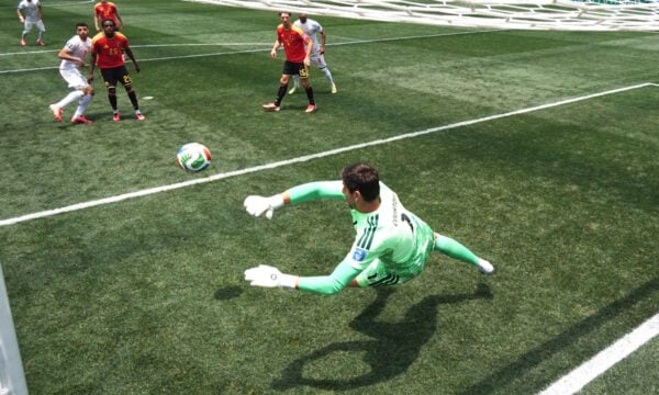 Βέλγιο Ιράν 0-0: Η απόκρουση του Κουρτουά στη «βολίδα» του Κανανί
