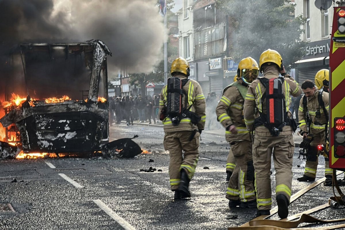 Μπέλφαστ: Χιλιάδες πολίτες στους δρόμους κατά της ρατσιστικής βίας