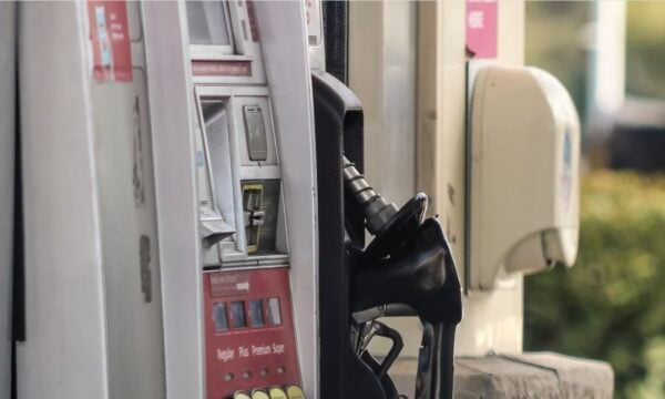 Βενζίνη: Πότε η τιμή της στη χώρα μας θα φτάσει σε επίπεδα προ πολέμου
