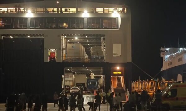 Συναγερμός στο Λαύριο: Μπλόκο στο λιμάνι και έλεγχος για βόμβα στο «Blue Star 2» με 1050 επιβαίνοντες