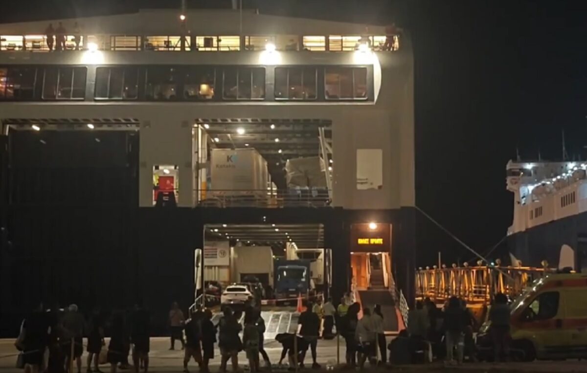 Συναγερμός στο Λαύριο: Μπλόκο στο λιμάνι και έλεγχος για βόμβα στο «Blue Star 2» με 1050 επιβαίνοντες