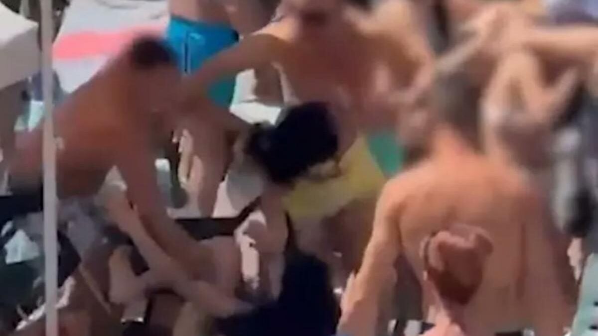 Ισπανία: Επίθεση σε 13χρονη Βρετανίδα για μια ξαπλώστρα – Με σπασμένη μύτη η ανήλικη