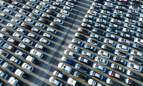 Νέες καταγγελίες για απάτες σε βάρος του επιχειρηματία με μάντρα αυτοκινήτων: Του έδωσα 9.000 ευρώ, οι αρχές τον ήξεραν