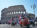Ρώμη: 80 χρόνια ιστορίας για τη Vespa και μεγάλη γιορτή με χιλιάδες αναβάτες στο κέντρο της πόλης