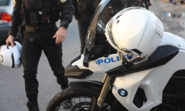Χειροπέδες σε άτομα για διακίνηση πορνογραφίας ανηλίκων, ανάμεσα τους δύο ανήλικοι