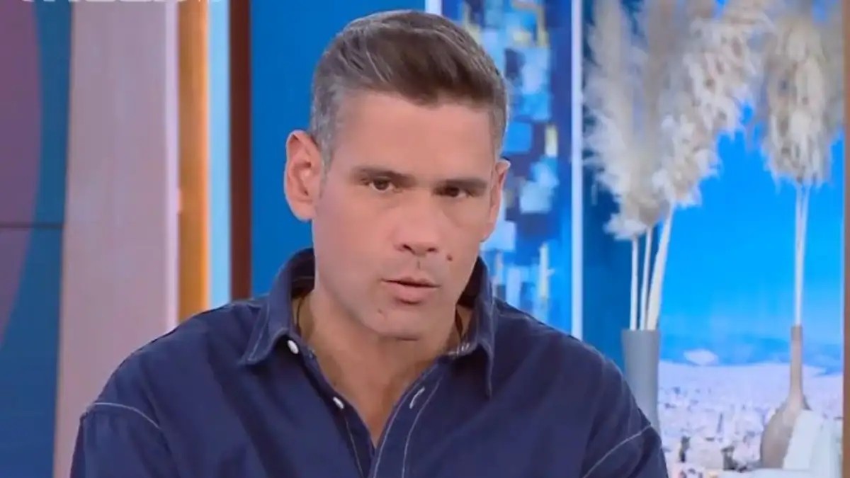 Δημήτρης Ουγγαρέζος: «Αλλάξαμε γιατρό απλώς για να απαντά στο τηλέφωνο» (Βίντεο)