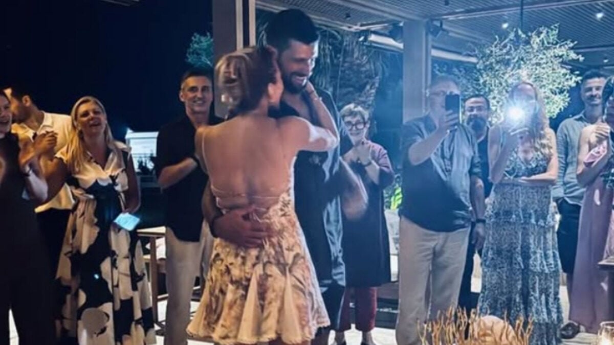 Νόβακ Τζόκοβιτς έκανε έκπληξη στη σύζυγό του, Γέλενα, για τα γενέθλιά της στην αθηναϊκή ριβιέρα 1 Νόβακ Τζόκοβιτς έκανε έκπληξη στη σύζυγό του, Γέλενα, για τα γενέθλιά της στην αθηναϊκή ριβιέρα