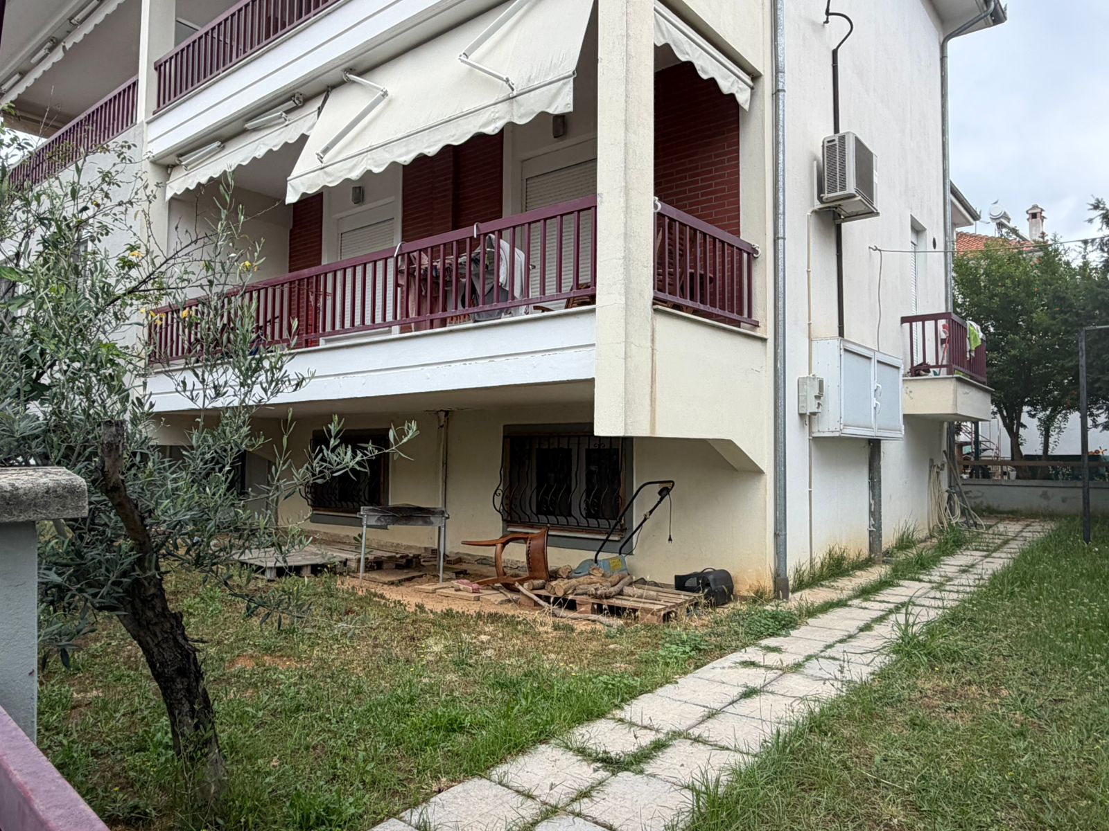 Γυναικοκτονία στη Δράμα: Η 45χρονη βρέθηκε μαχαιρωμένη σε ζωτικά σημεία και χωρίς σφυγμό – Ο 50χρονος αυτοκτόνησε με σφαίρα στο κεφάλι 7 Σπίτι