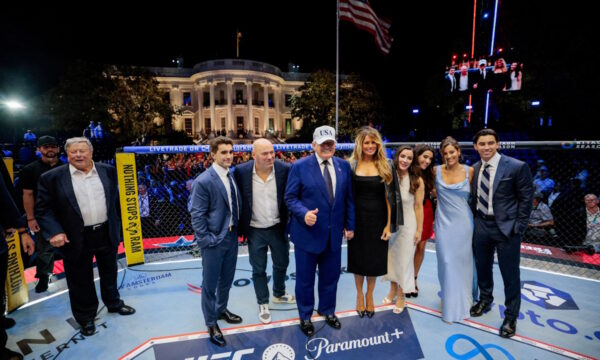Ο Λευκός Οίκος έγινε οκτάγωνο του UFC στα γενέθλια του Ντόναλντ Τραμπ: Ρατσιστική δήλωση μαχητή για τη Μισέλ Ομπάμα