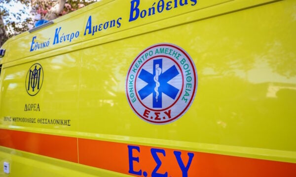 Θάσος: Πλήρωμα ασθενοφόρου πλήρωσε εισιτήριο στο φέριμποτ κατά την επείγουσα διακομιδή ασθενούς