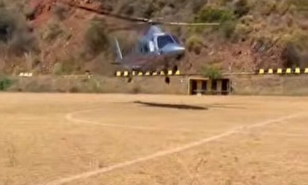 Μάριος Ηλιόπουλος προσγειώθηκε με ελικόπτερο στη γενέτειρά του, τον Λογγά Μεσσηνίας