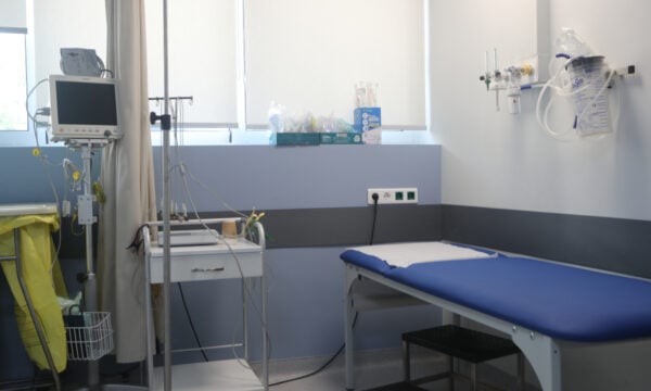 Λήμνος: 87χρονος επιτέθηκε σε ιατρικό προσωπικό – «Από τύχη ζει μία γιατρός» λέει ο Γιαννάκος