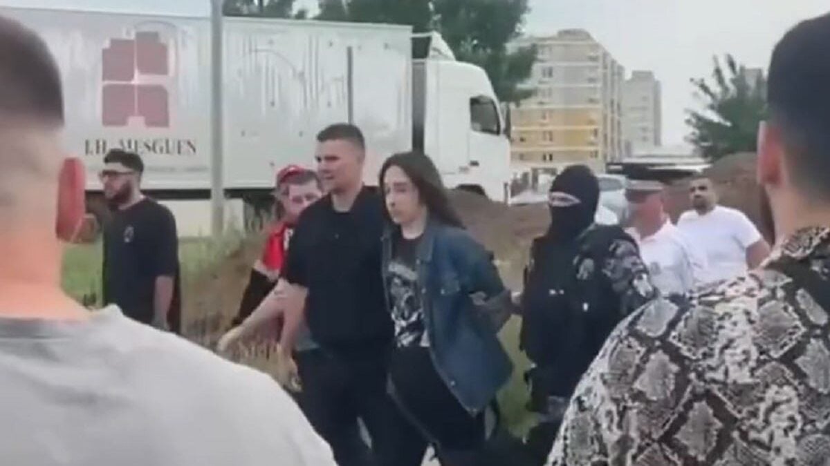 Ρωσία: Επίθεση με μαχαίρι σε εμπορικό κέντρο στο Κρασνοντάρ – Μία νεκρή και πολλοί τραυματίες 1 Ρωσία: Επίθεση με μαχαίρι σε εμπορικό κέντρο στο Κρασνοντάρ – Μία νεκρή και πολλοί τραυματίες