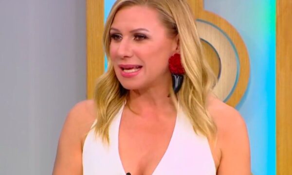 Καραβάτου: Η τρυφερή στιγμή με την κόρη της στην τελευταία εκπομπή του Σαββατοκύριακο Παρέα – Βίντεο