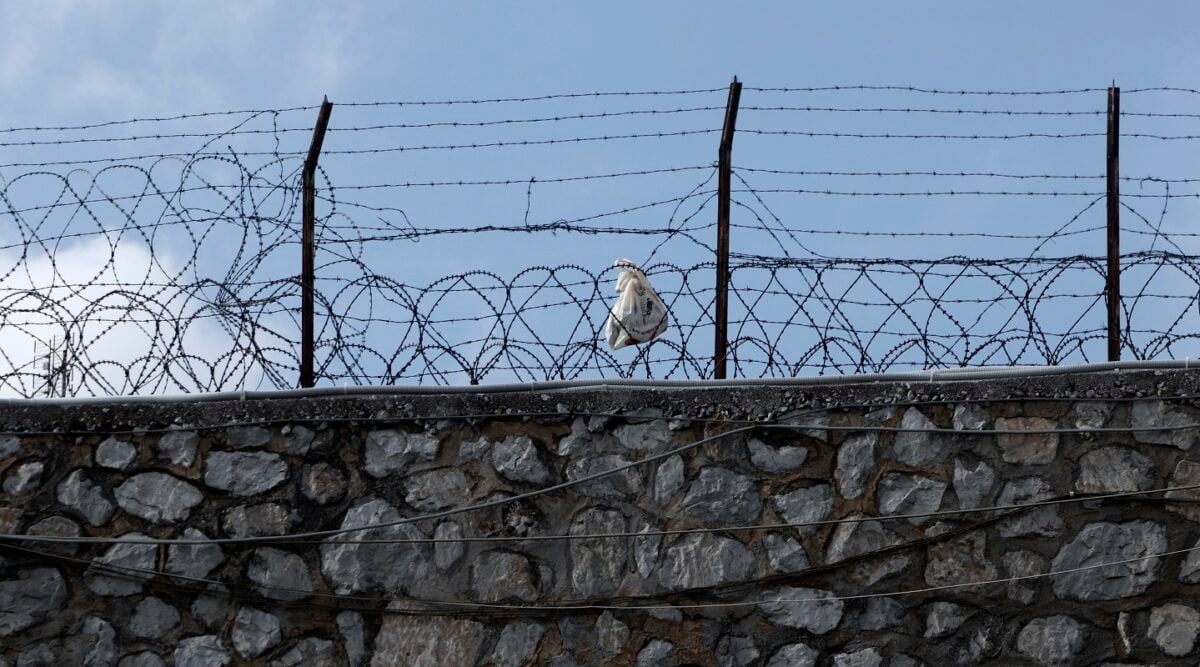 Θεσσαλονίκη: Στη φυλακή 57χρονος που οδηγούσε μεθυσμένος, εγκατέλειψε τροχαίο και κρύφτηκε σε ρεματιά 1 Θεσσαλονίκη: Στη φυλακή 57χρονος που οδηγούσε μεθυσμένος, εγκατέλειψε τροχαίο και κρύφτηκε σε ρεματιά