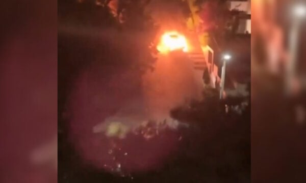 Βούλα: Βίντεο με φλεγόμενο αυτοκίνητο και πανικό