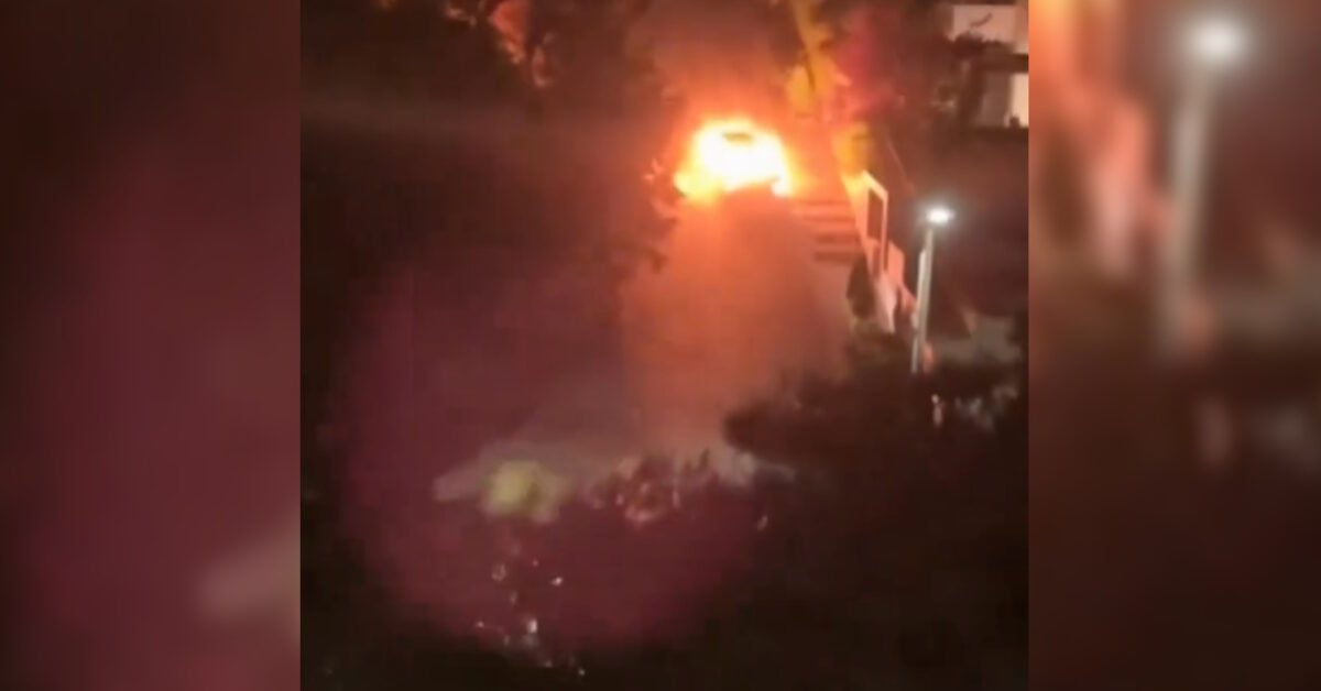 Βούλα: Βίντεο με φλεγόμενο αυτοκίνητο και πανικό