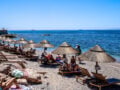 Ανάβυσσος: Σύλληψη 72χρονου για παράνομες ξαπλώστρες και ομπρέλες σε παραλία