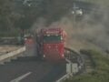 Ανατροπή φορτηγού με μπάζα στην Αττική Οδό: Πυροσβέστες απεγκλώβισαν τον οδηγό