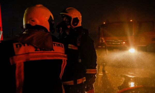 Φωτιά στις αποθήκες Σκουλούδη στο Ηράκλειο, όπου σχεδιάζεται κλειστή δομή μεταναστών