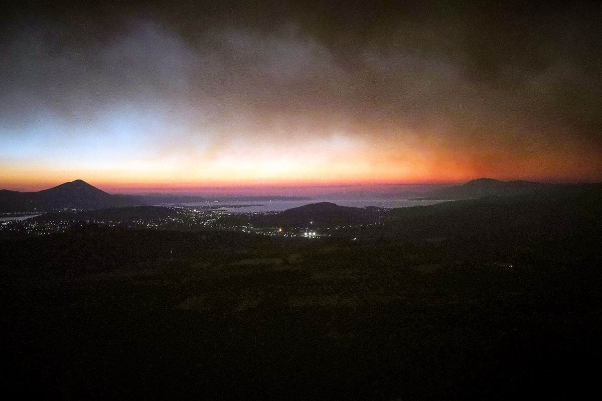 Πυρκαγιές στην Εύβοια λόγω κεραυνών, στη μάχη ισχυρές πυροσβεστικές δυνάμεις