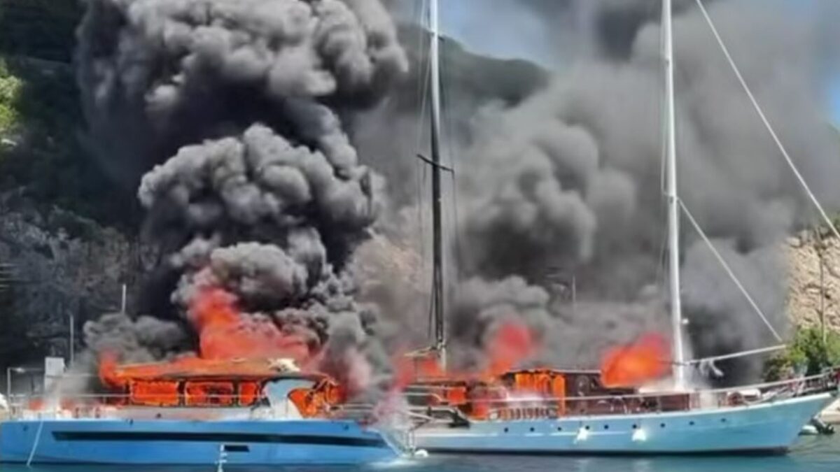 Φωτιά στο λιμάνι στους Παξούς: Ένα σκάφος καταστράφηκε, βυθίστηκε ιστιοφόρο – Βούτηξε στη θάλασσα για να σωθεί ο καπετάνιος 1 Φωτιά στο λιμάνι στους Παξούς: Ένα σκάφος καταστράφηκε, βυθίστηκε ιστιοφόρο – Βούτηξε στη θάλασσα για να σωθεί ο καπετάνιος