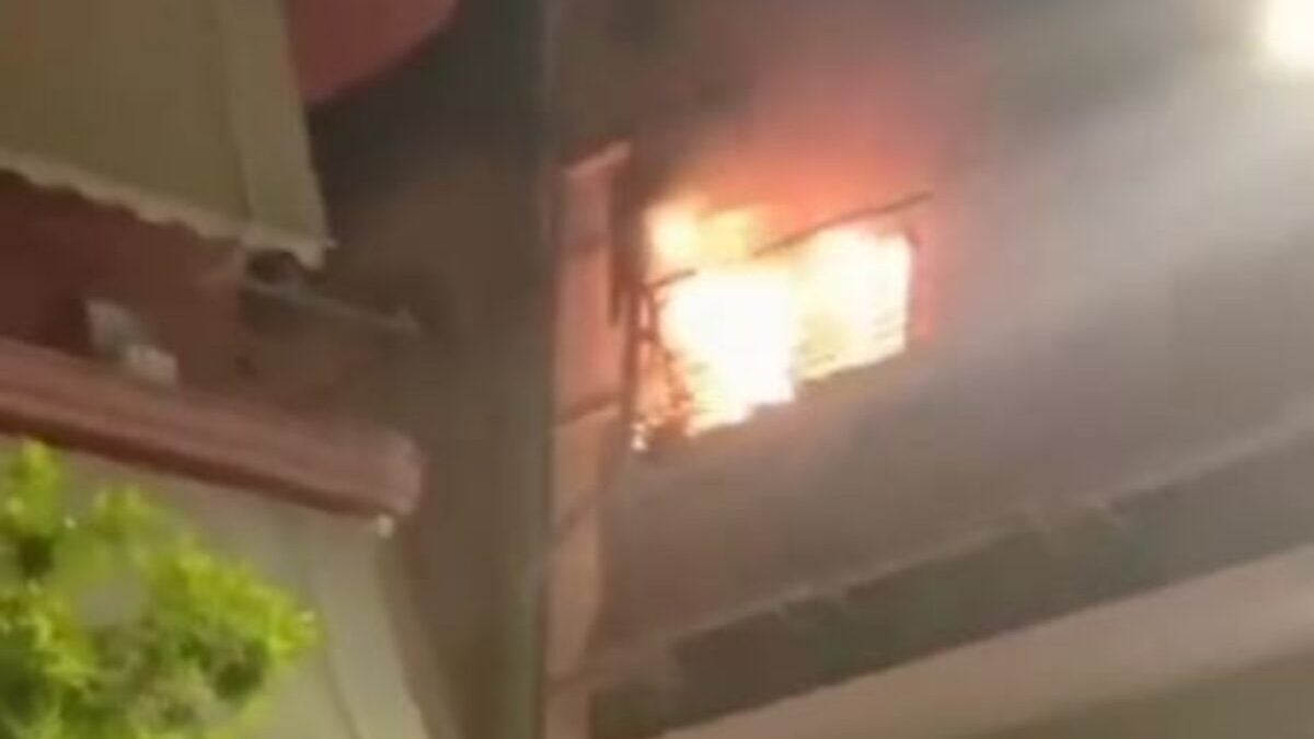 Χαλκίδα: Φωτιά σε διαμέρισμα – 3 άτομα μεταφέρθηκαν στο νοσοκομείο με αναπνευστικά προβλήματα 1 Χαλκίδα: Φωτιά σε διαμέρισμα – 3 άτομα μεταφέρθηκαν στο νοσοκομείο με αναπνευστικά προβλήματα