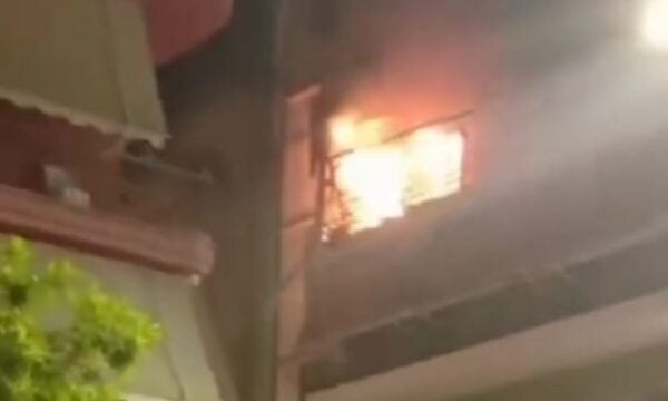 Χαλκίδα: Φωτιά σε διαμέρισμα – 3 άτομα μεταφέρθηκαν στο νοσοκομείο με αναπνευστικά προβλήματα