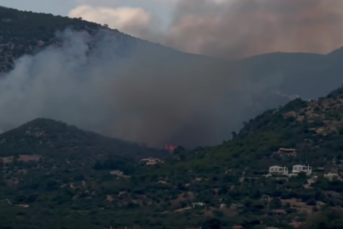 Πυρκαγιά στο Λουτράκι πλησίον της λίμνης Βουλιαγμένης – Εναέρια μέσα επιχειρούν στην περιοχή