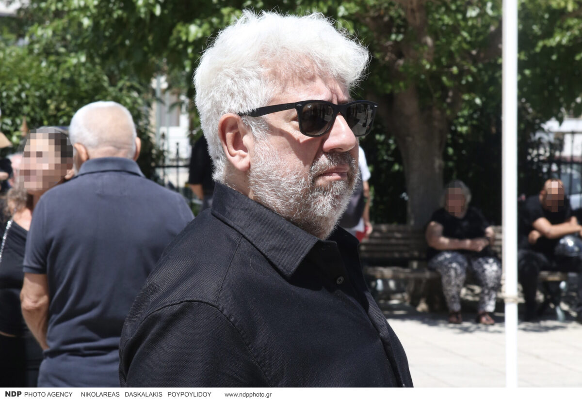 Κηδεία Σωτήρη Τσόγκα: Το τελευταίο αντίο στον ηθοποιό – Συντετριμμένη η σύζυγός του, Μαίρη Ραζή 31 Δημήτρης Φραγκιόγλου