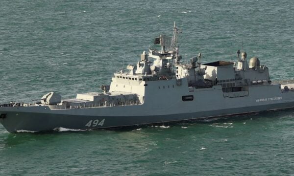 Μάγχη: Ρωσική φρεγάτα έριξε προειδοποιητικά πυρά κοντά σε βρετανικό γιοτ
