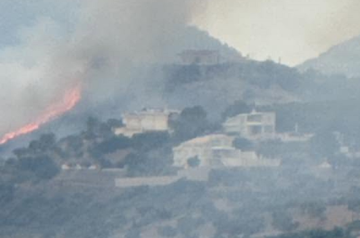 Πυρκαγιά στο Λουτράκι πλησίον της λίμνης Βουλιαγμένης – Εναέρια μέσα επιχειρούν στην περιοχή 6 Φωτιά στο Λουτράκι