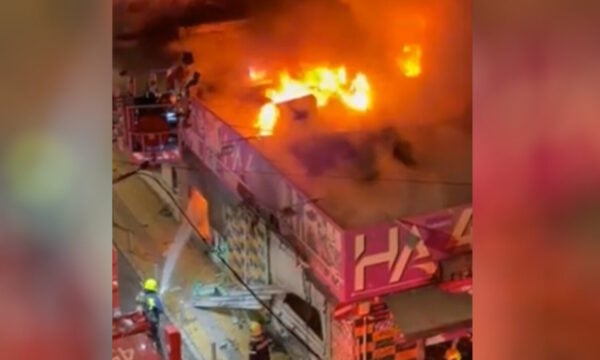 Φωτιά στην Ομόνοια: Βίντεο με τις φλόγες από το κατάστημα – Τεράστιες ζημιές και σε άλλες 5 επιχειρήσεις
