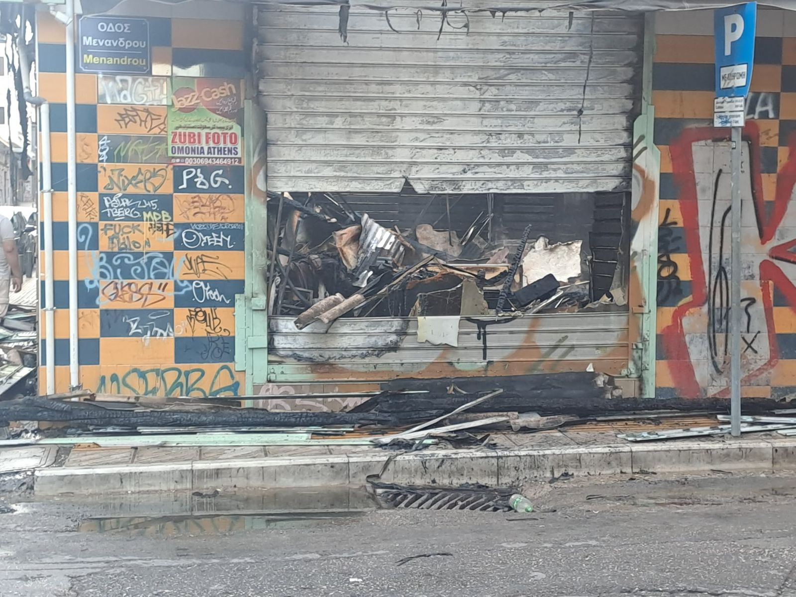 Φωτιά στην Ομόνοια: Βίντεο με τις φλόγες από το κατάστημα – Τεράστιες ζημιές και σε άλλες 5 επιχειρήσεις