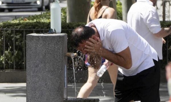 Καύσωνας στη Γερμανία: Νεκρό 6χρονο αγόρι σε λίμνη – Ιστορικό ρεκόρ ζέστης, προβλήματα στις μεταφορές