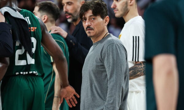 Γιαννακόπουλος ανέβασε AI φωτογραφία με τον Μπαρτζώκα στο Σούνιο: «Από τα πιο πετυχημένα, κάθεται λάθος άνθρωπος στο τραπεζάκι»