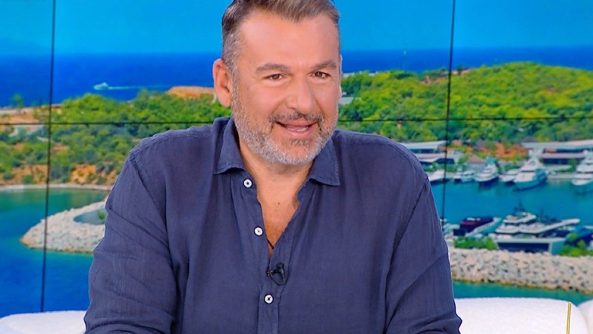 Λιάγκας & Σκορδά: Τα δάκρυα και η συγκίνηση στην αποφοίτηση του γιου τους από το Δημοτικό – «Κλαίγαμε με μαύρο δάκρυ» 9 Γιώργος Λιάγκας