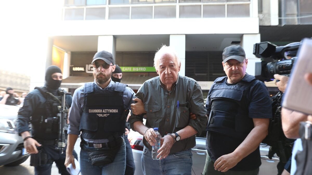 Η περιγραφή του ταξιτζή που μετέφερε τον αρχηγό της 17 Νοέμβρη: «Ο κύριος Γιωτόπουλος ήταν ήρεμος, πάμε για το αστυνομικό τμήμα, μου είπε» 1 Η περιγραφή του ταξιτζή που μετέφερε τον αρχηγό της 17 Νοέμβρη: «Ο κύριος Γιωτόπουλος ήταν ήρεμος, πάμε για το αστυνομικό τμήμα, μου είπε»