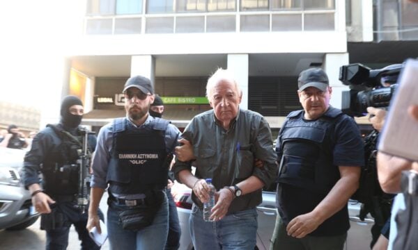 Η περιγραφή του ταξιτζή που μετέφερε τον αρχηγό της 17 Νοέμβρη: «Ο κύριος Γιωτόπουλος ήταν ήρεμος, πάμε για το αστυνομικό τμήμα, μου είπε»
